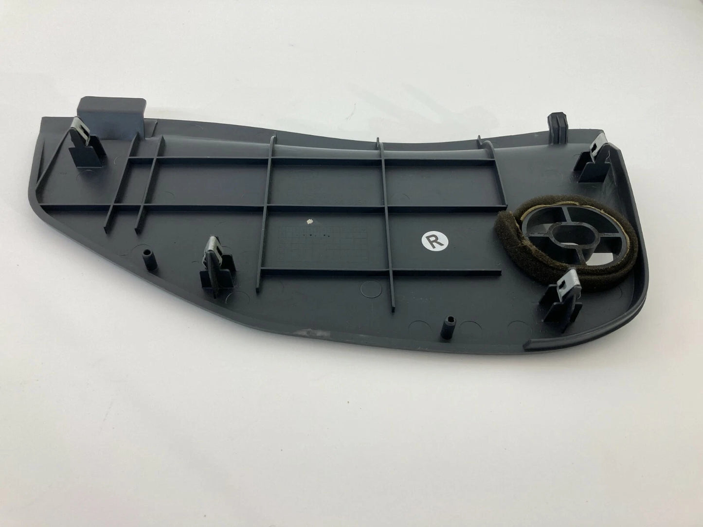 2003-2009 KIA SORENTO FRONT RIGHT SIDE DASH END CAP TRIM COVER OEM 847303E900