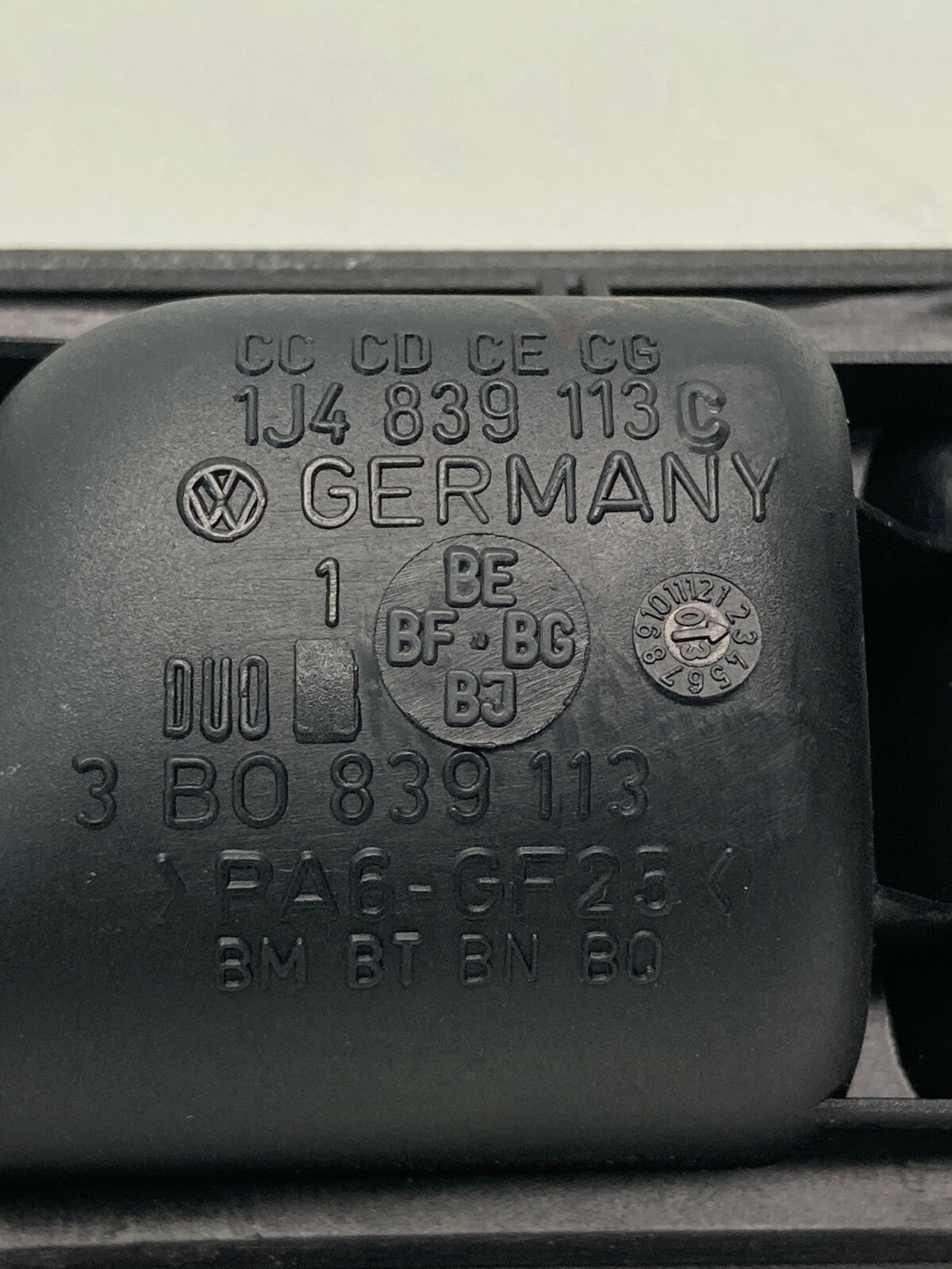 2001-2005 Volkswagen Passat Rear Left Side Interior Door Handle 3B0839113 OEM