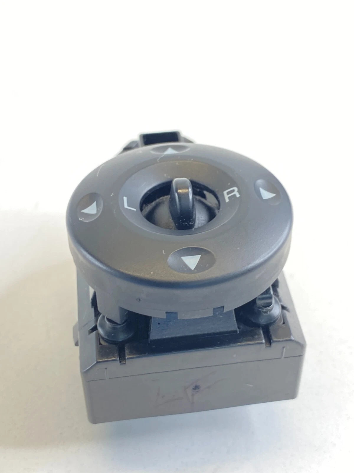 2007-2010 HYUNDAI ELANTRA SEDAN DRIVER LEFT POWER MIRROR CONTROL SWITCH BUTTON