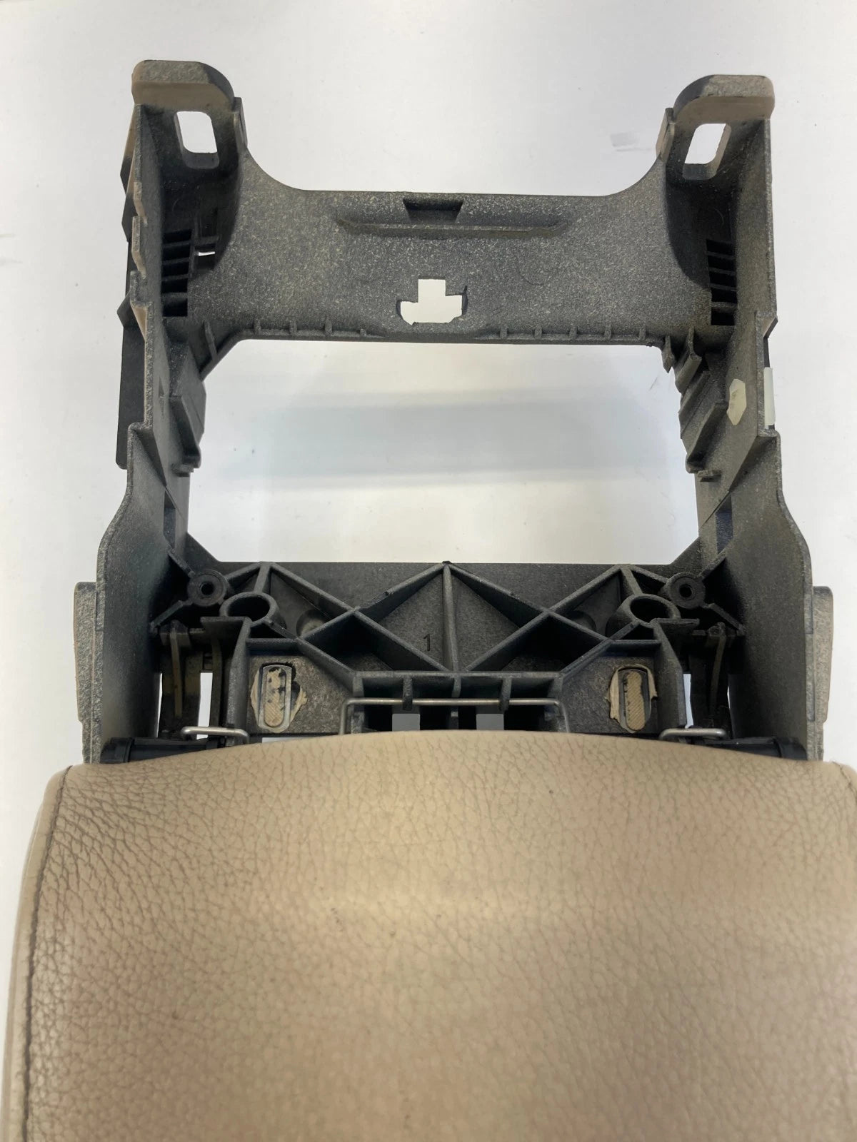 2007 2008 BMW 328XI CENTER CONSOLE ARMREST LID COVER BEIGE SYNTHETIC LEATHER OEM