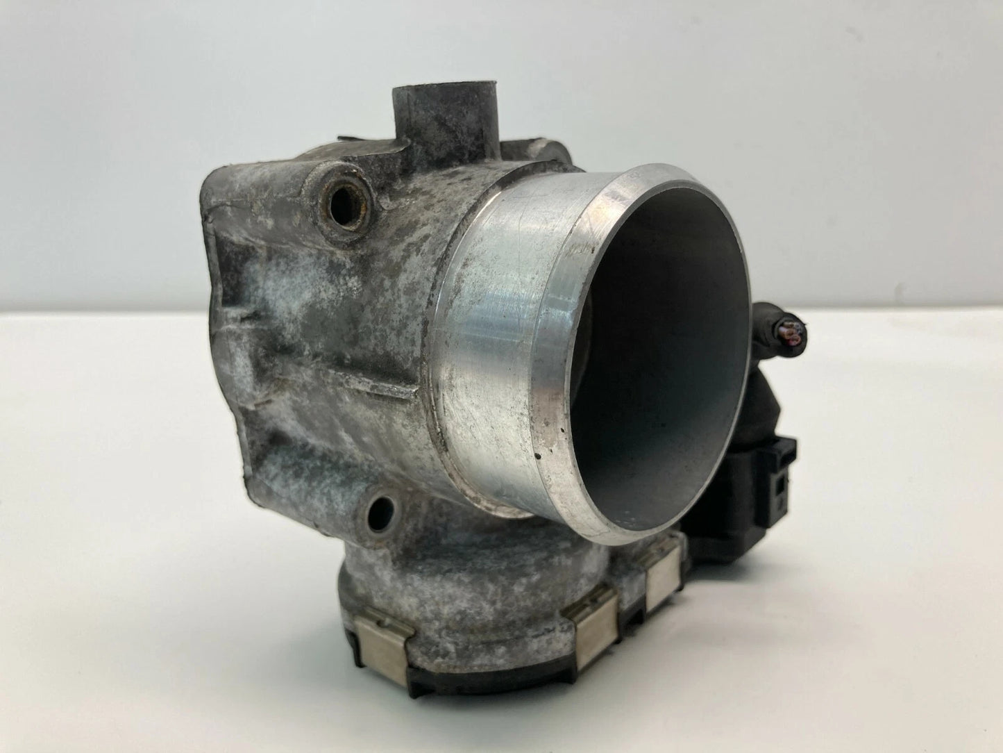 2001-2005 VOLKSWAGEN PASSAT 1.8L TURBO THROTTLE BODY ASSEMBLY 06B-133-062-M OEM