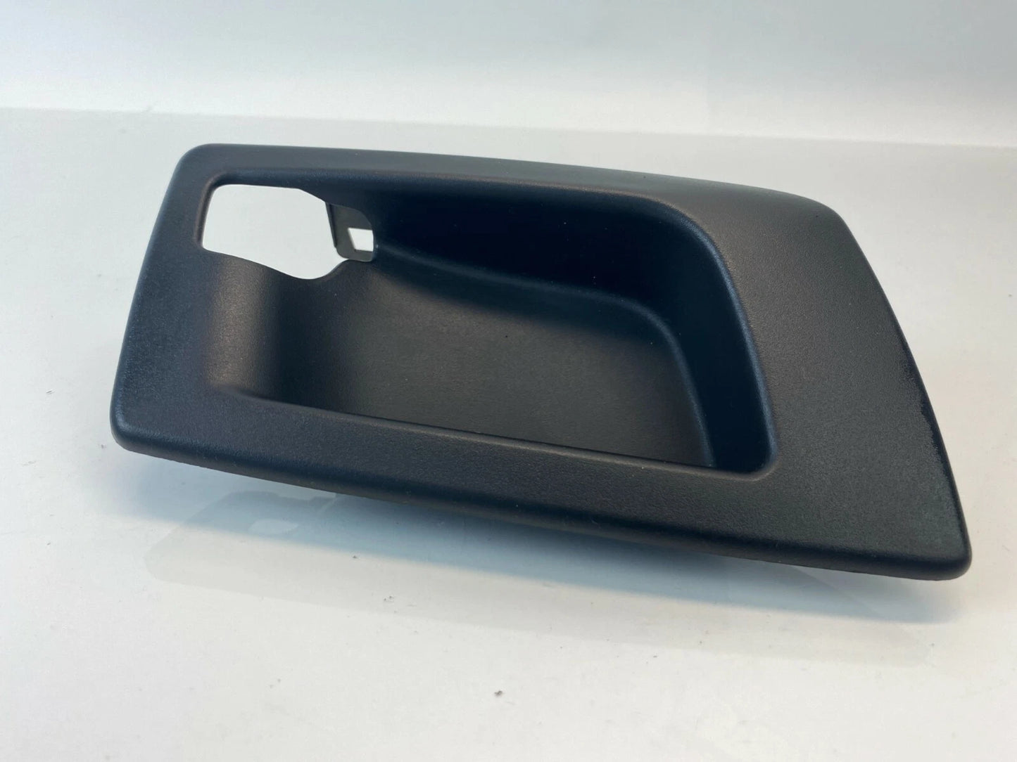 03-07 CADILLAC CTS REAR RIGHT INSIDE INNER DOOR HANDLE COVER BEZEL 2575296 OEM