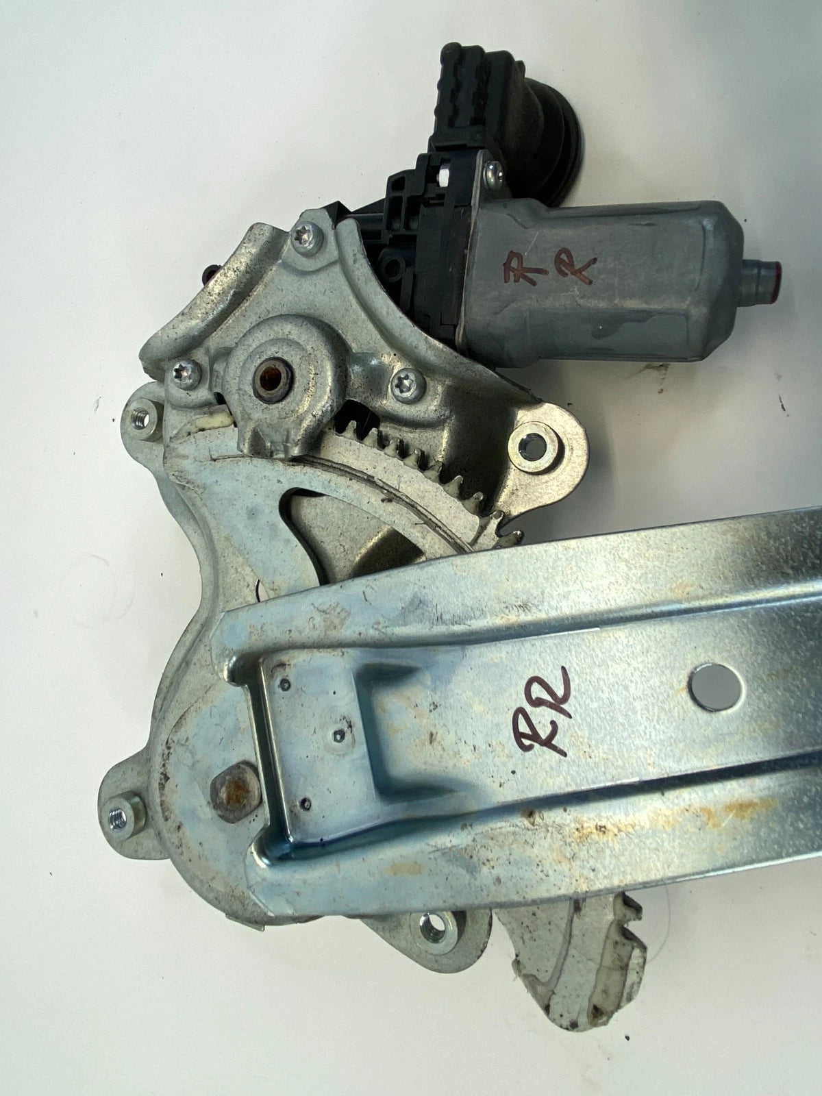 07-11 TOYOTA YARIS HATCHBACK REAR RIGHT DOOR POWER WINDOW MOTOR W /REGULATOR OEM