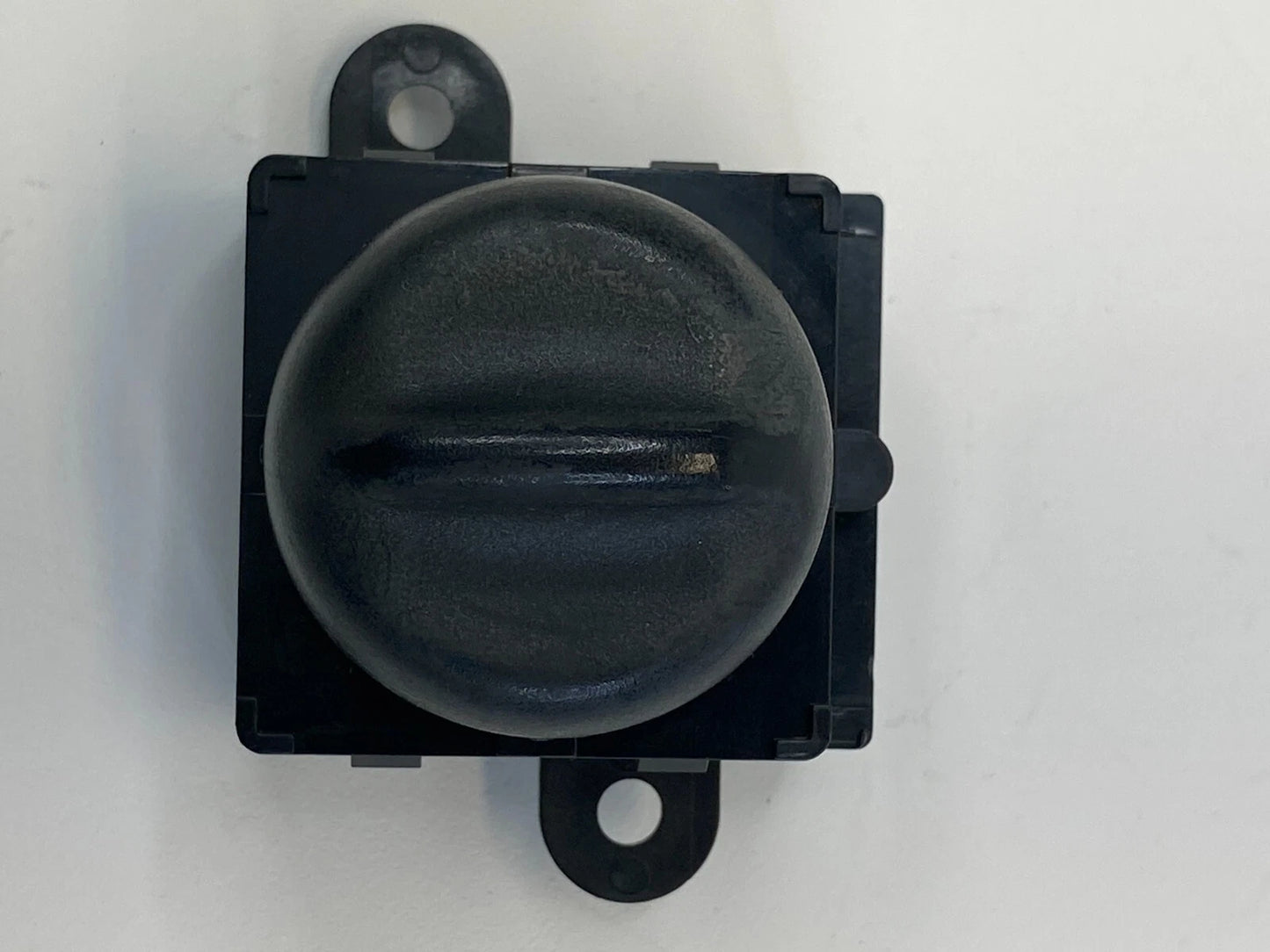 2006-2008 PONTIAC GRAND PRIX FRONT LEFT DRIVER SIDE SEAT LUMBAR CONTROL SWITCH