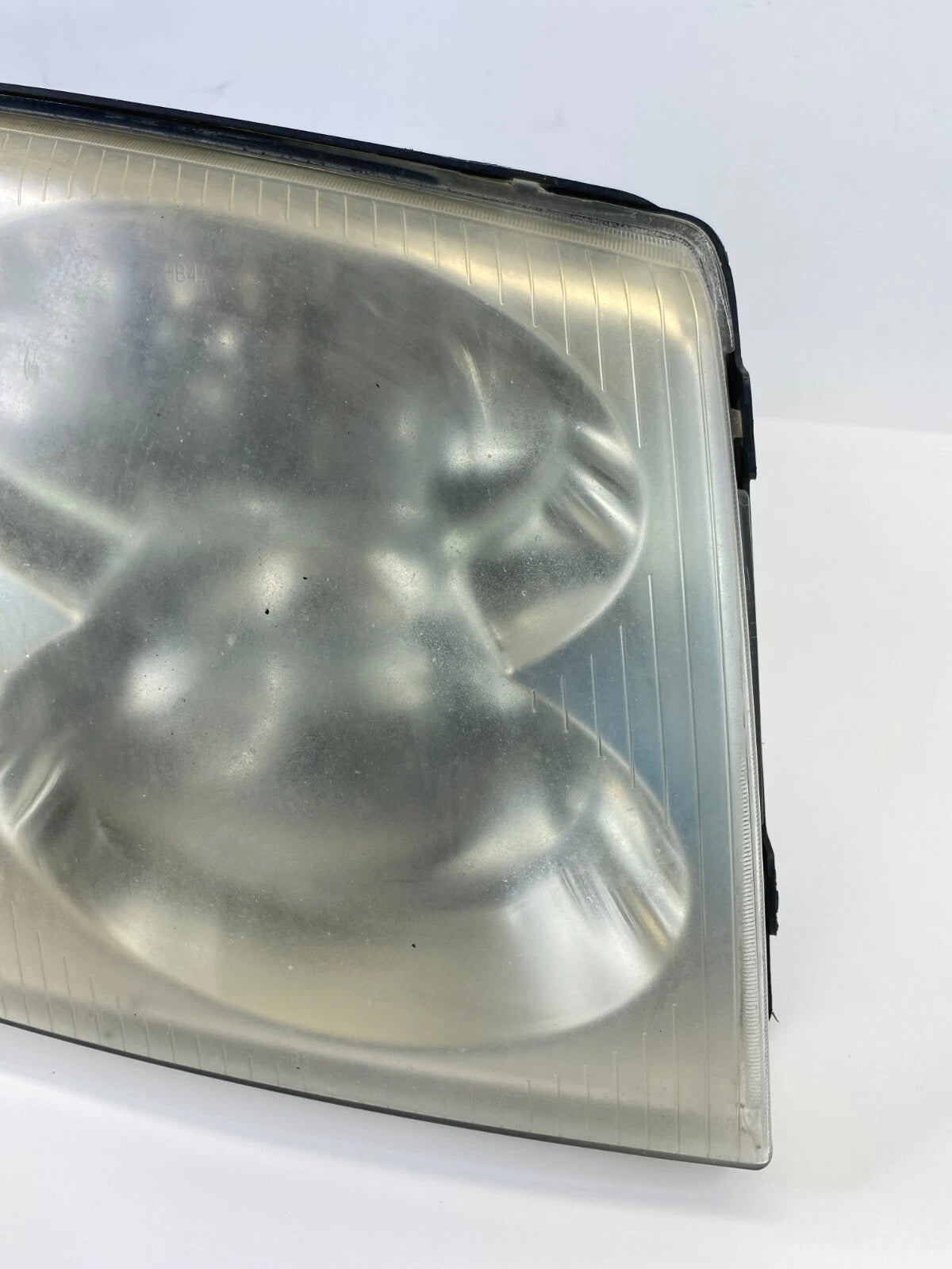 2002-2009 GMC ENVOY PASSENGER RIGHT SIDE HEADLIGHT LAMP ASSEMBLY 15866070 OEM