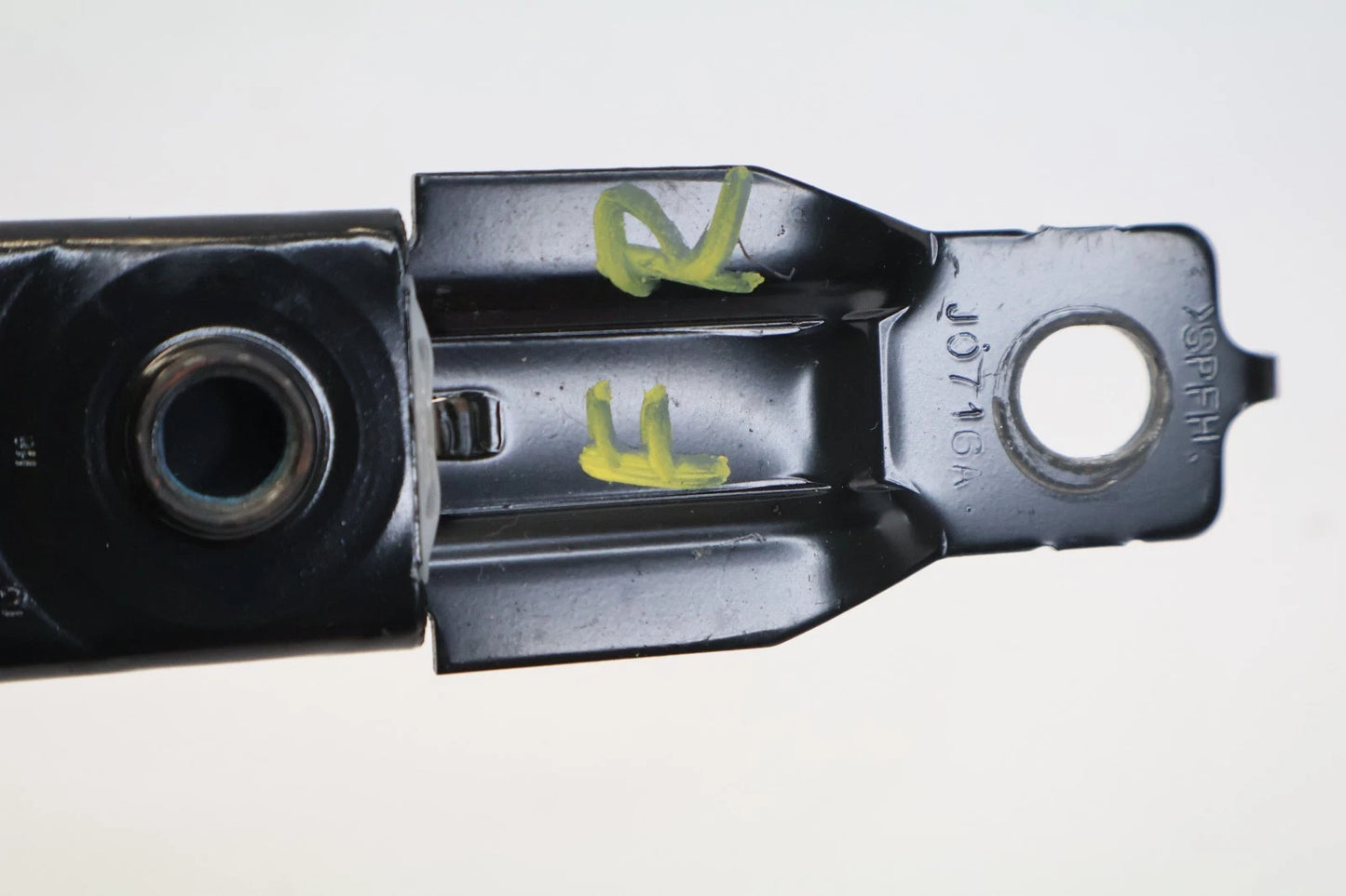 2012-2017 HYUNDAI ACCENT FRONT RIGHT PASSENGER SIDE SEAT BELT HEIGHT ADJUSTER