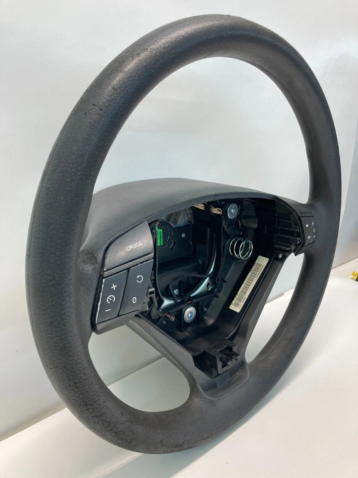 2001-2004 VOLVO S60 STEERING WHEEL 3 SPOKE W/CRUISE & RADIO CONTROL SWITCH OEM