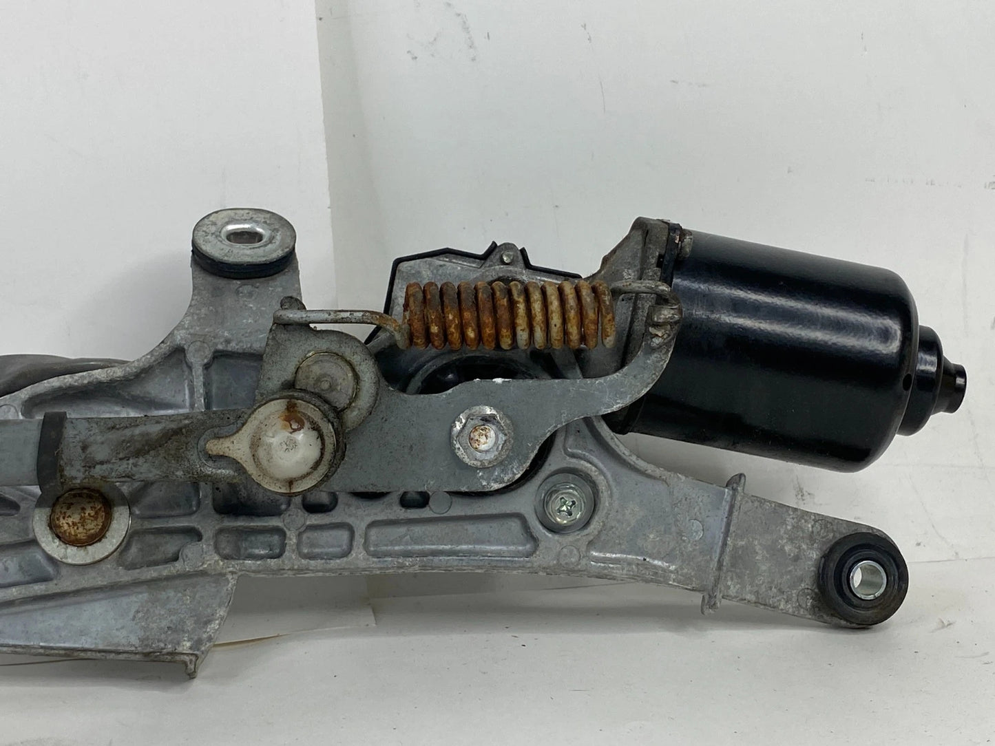 04-09 TOYOTA PRIUS FRONT WINDSHIELD WIPER MOTOR & LINKAGE ASSEMBLY 85110-47060