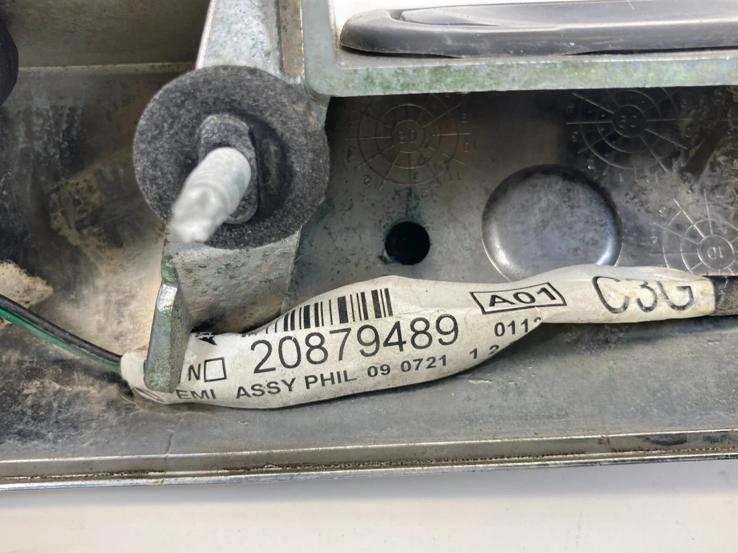 2010-2015 CHEVY EQUINOX LIFTGATE CENTER APPLIQUE MOLDING W/O CAMERA 20879489 OEM