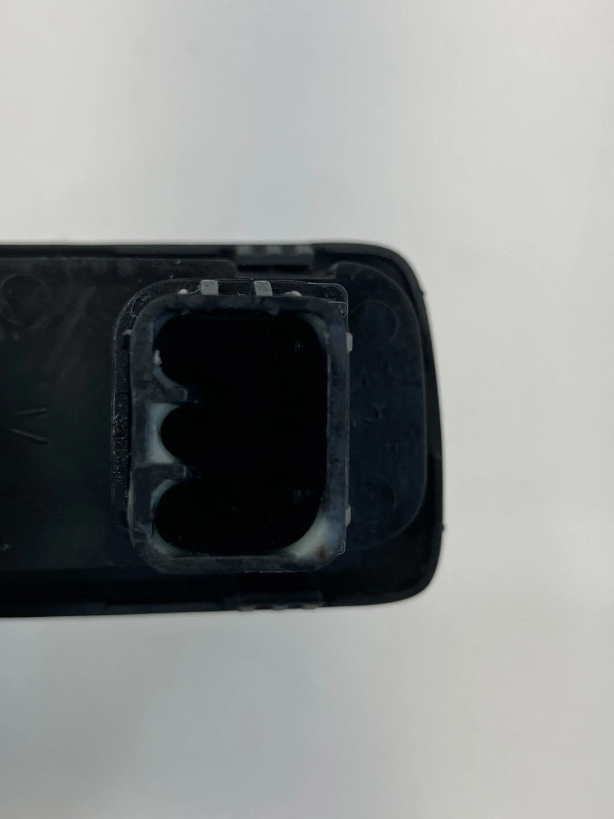 2005-2010 KIA SPORTAGE CENTER CONSOLE BLANK SWITCH COVER BEZEL TRIM OEM