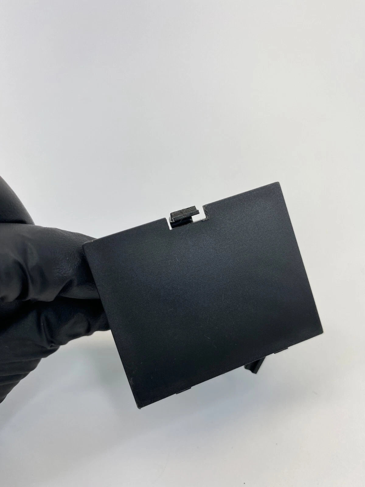 2004 2005 2006 2007 BMW 530I 525I DASH GLOVE BOX HOLDER CAP TRIM 7121920 OEM