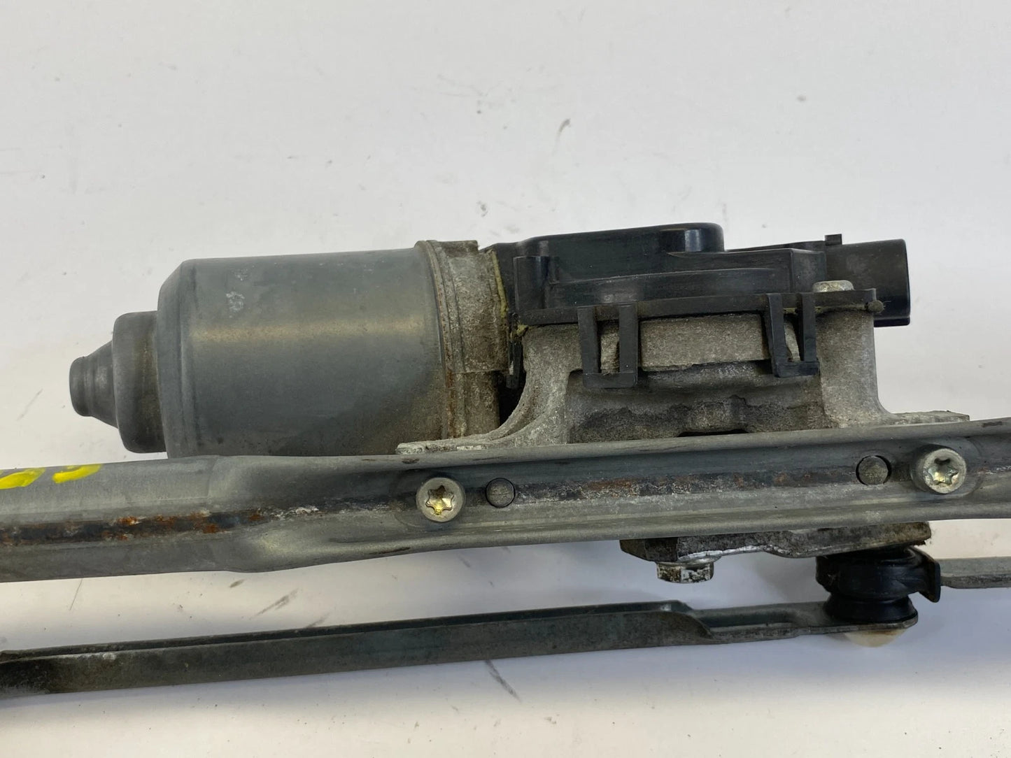 2011-2015 KIA SORENTO SONATA FR WINDSHIELD WIPER MOTOR W LINKAGE OEM 98110-1U000