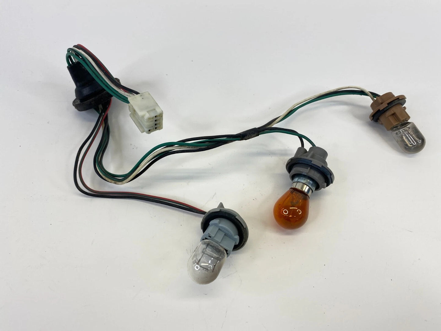 2000 2001 MAZDA MPV LX REAR TAIL LIGHT TAILLIGHT LAMP WIRE SOCKET HARNESS OEM