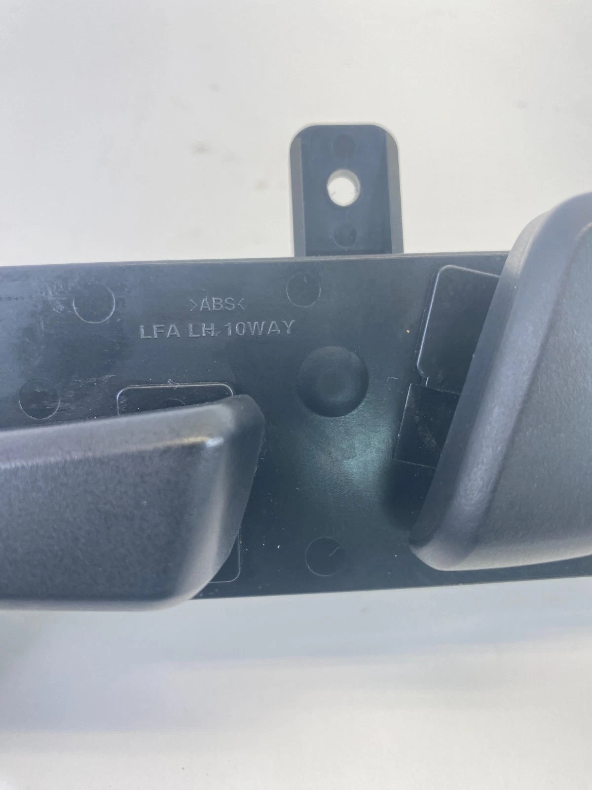 2015-2019 KIA SEDONA FRONT LEFT DRIVER POWER SEAT CONTROL SWITCH OEM