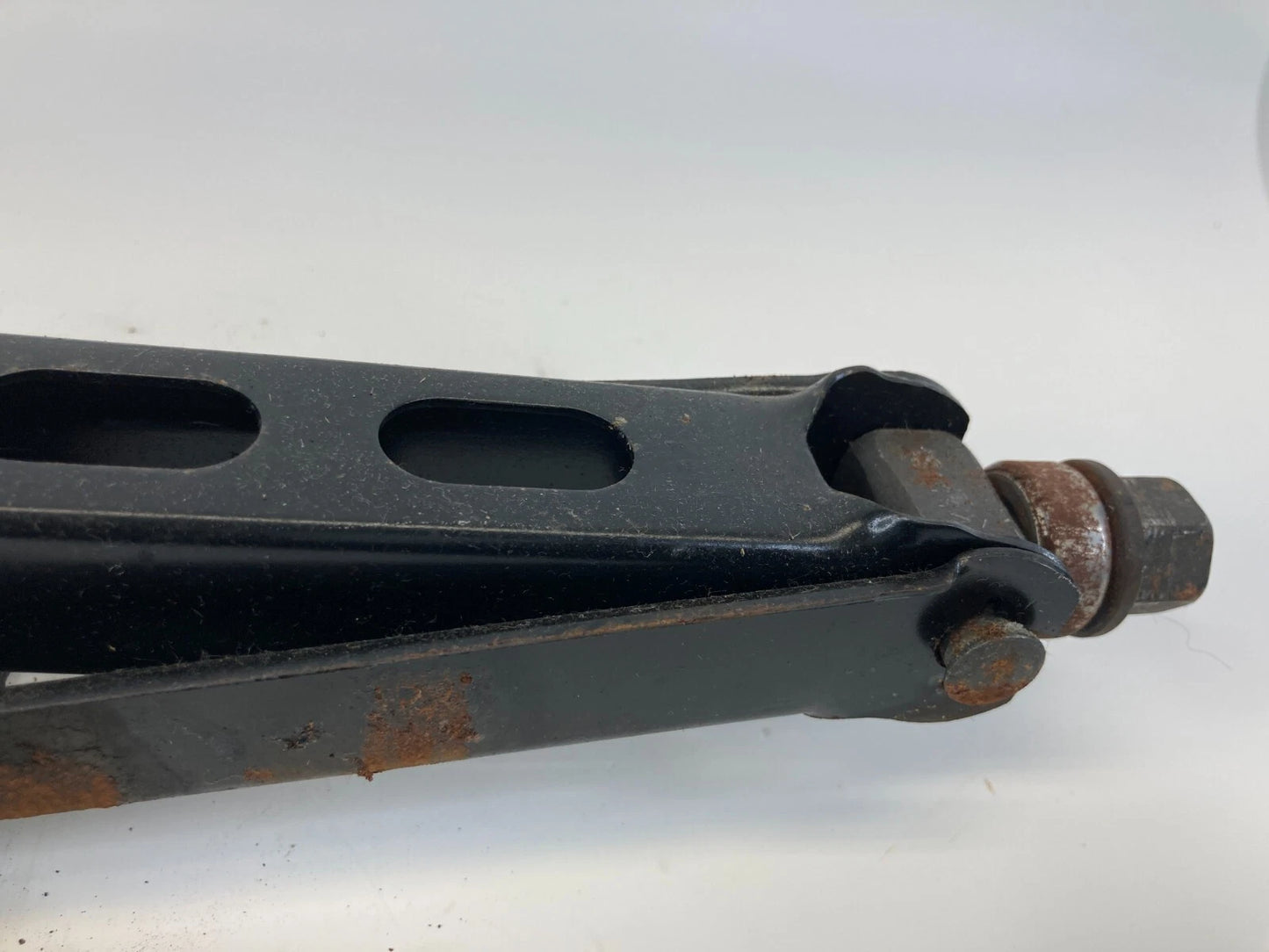 04-07 GRAND PRIX LACROSSE EMERGENCY SPARE TIRE JACK & TOOL LUG WRENCH 22722565