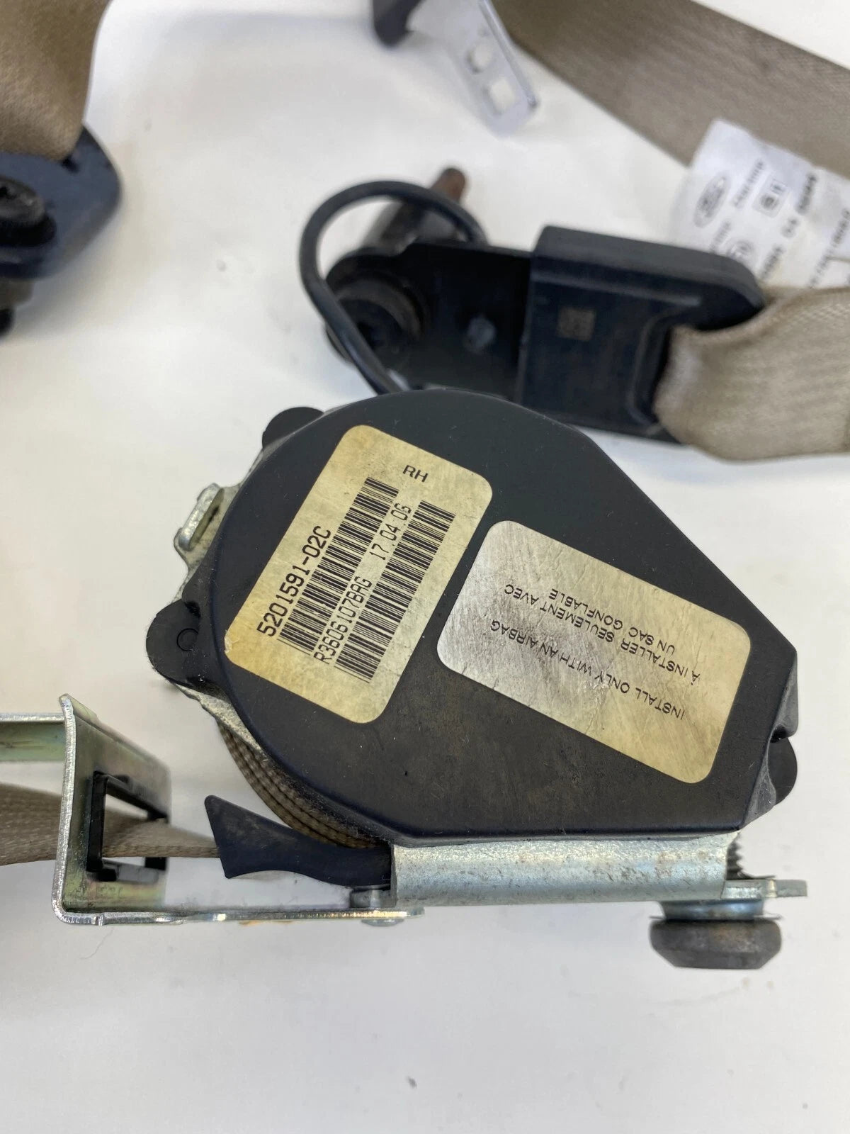 05-07 FORD ESCAPE FRONT RIGHT PASSENGER SEAT BELT RETRACTOR 6L84-78611B08-D OEM