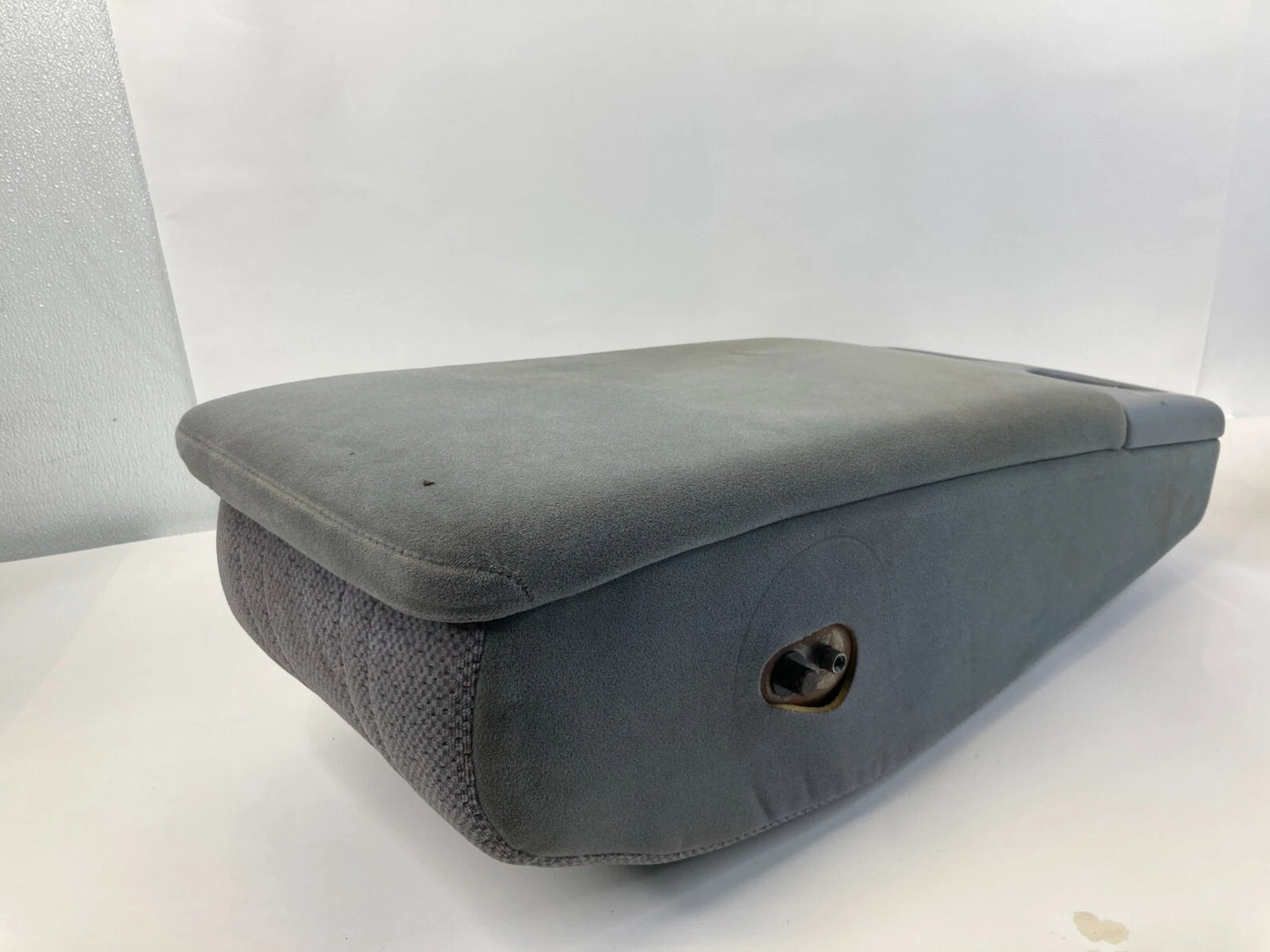 2000-2005 TOYOTA TUNDRA JUMP SEAT CENTER CONSOLE ARMREST CUP HOLDER OEM
