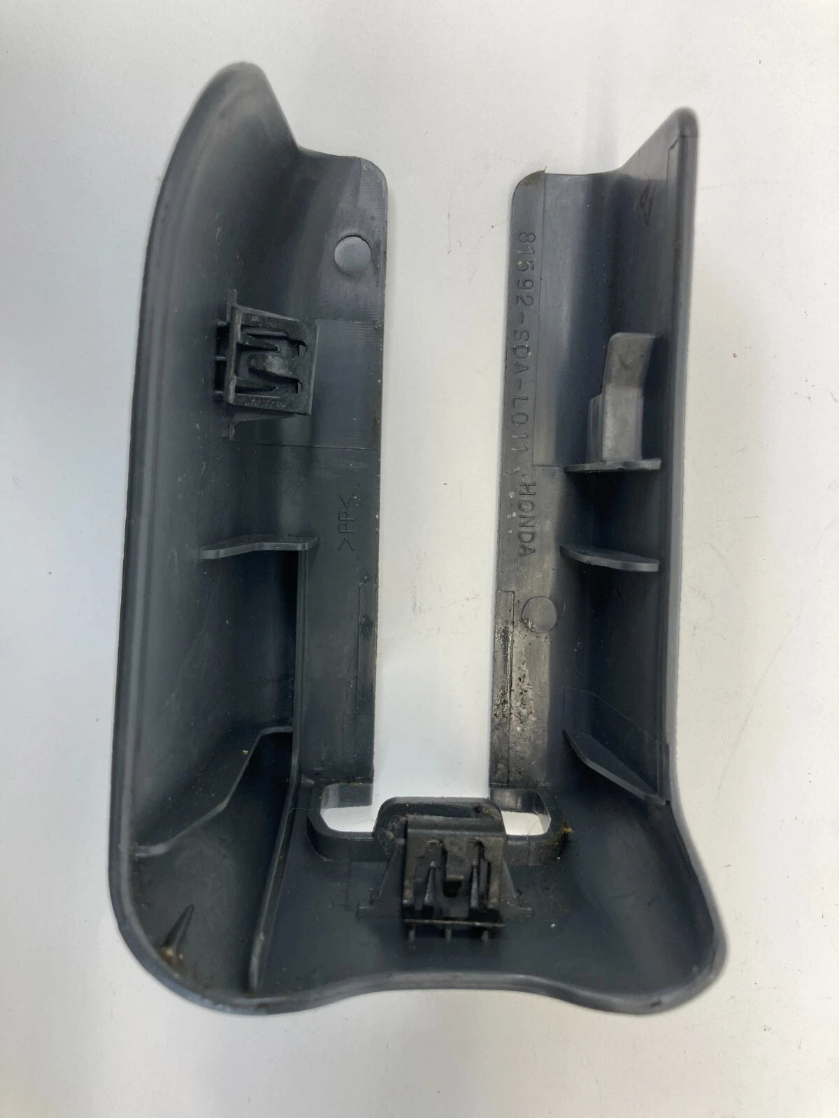 03-07 HONDA ACCORD FLOOR RIGHT PASSENGER SEAT TRACK RAIL REAR CAP 81592-SDA-L01