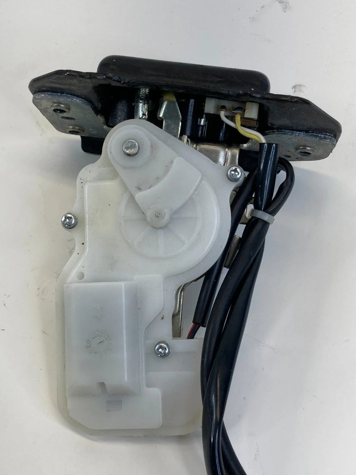 2013-2019 FORD INTERCEPTOR UTILITY REAR TRUNK TAILGATE LOCK LATCH B5A-7843102-AH