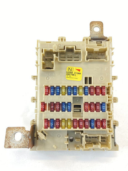 2000-2003 Nissan Maxima 3.0L V6 24V Inner Under Dash Fuse Box Junction Block