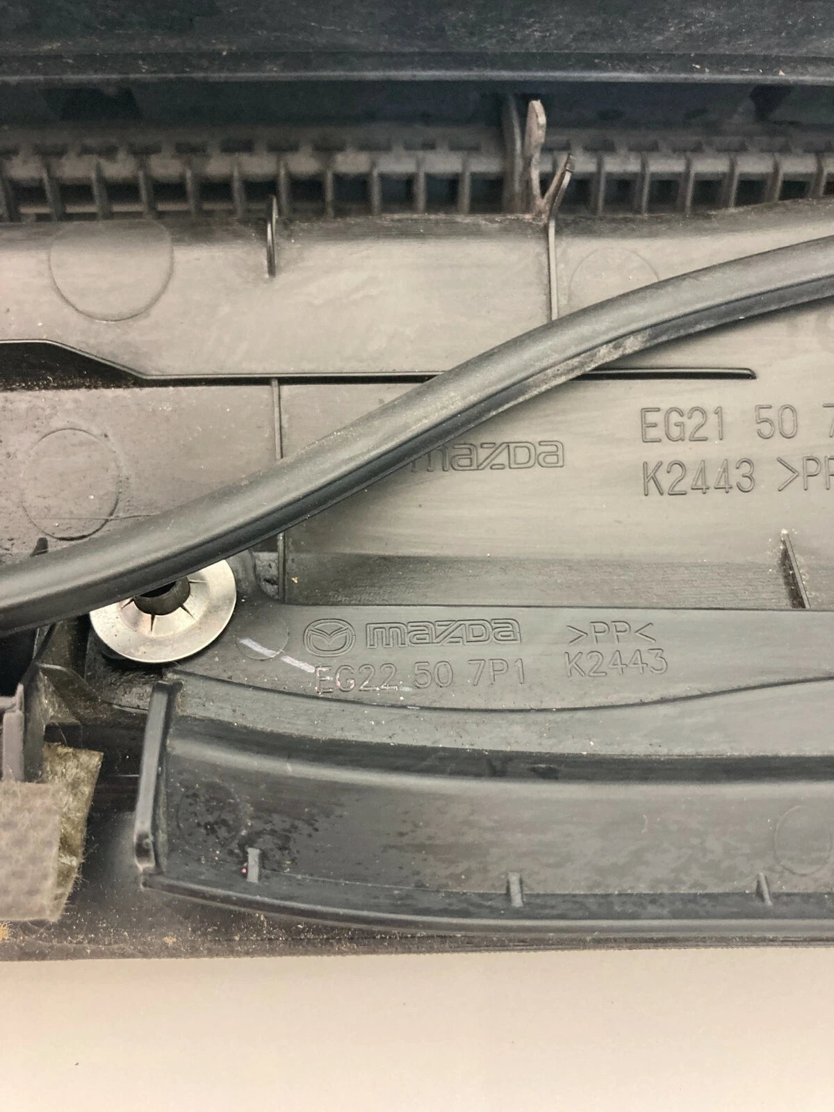 2007-2012 MAZDA CX-7 WINDSHIELD COWL GRILLE COVER TRIM ASSEMBLY EG21-50-7S OEM