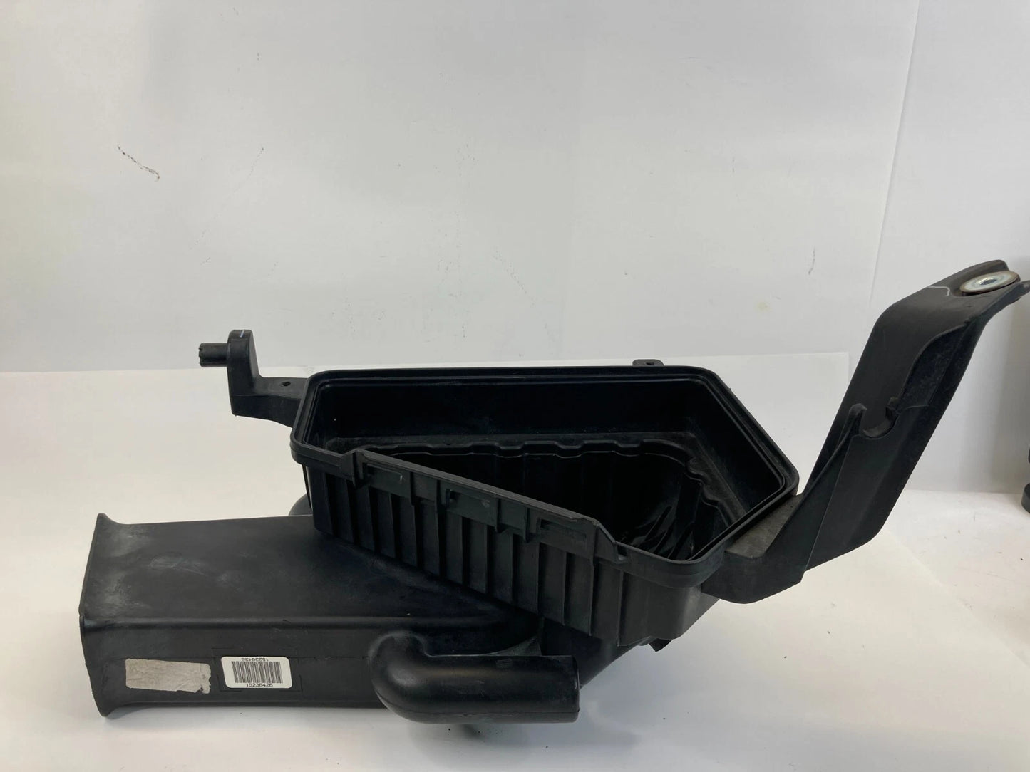 2008 2009 CADILLAC CTS 3.6L 24V AIR INTAKE CLEANER BOX LOWER COVER OEM 15236426