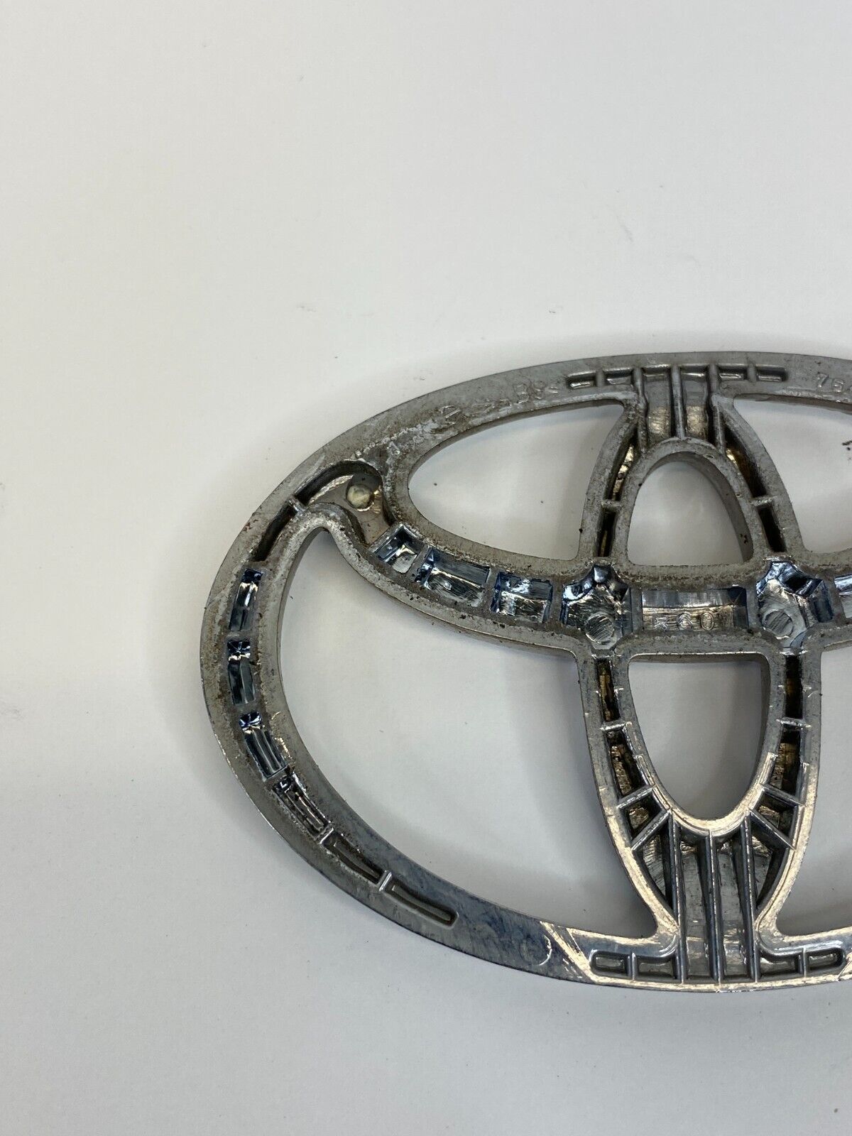 1998-2002 Toyota Corolla Rear Trunk Lid Emblem Ornament Logo 75431-12050 OEM