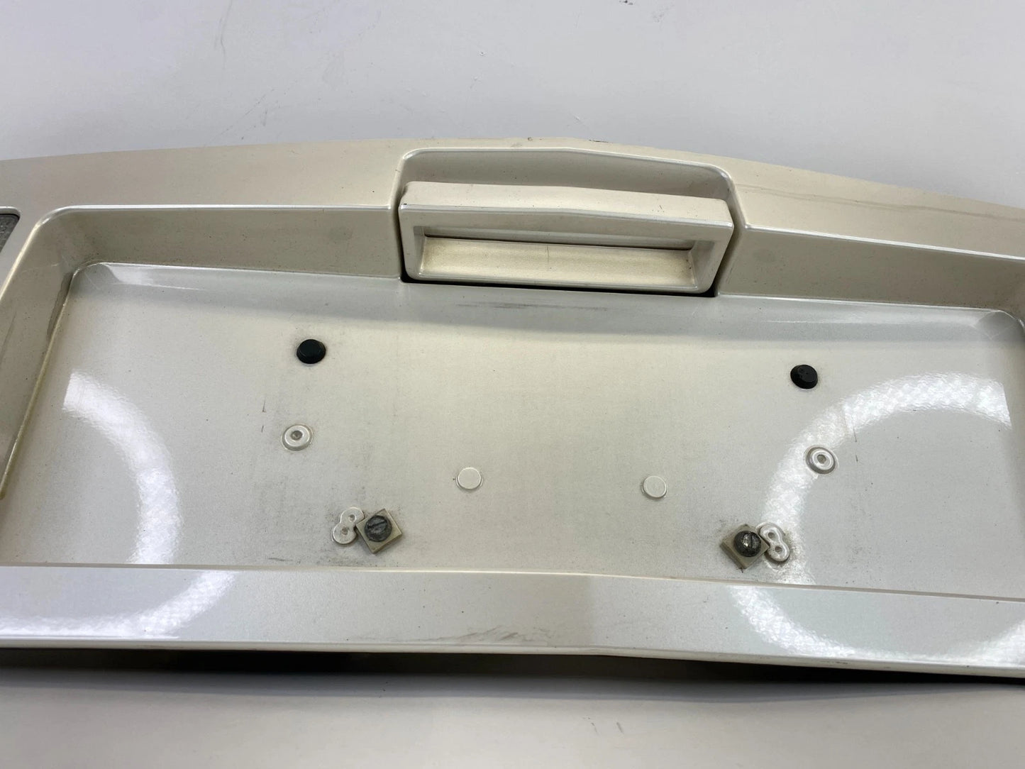 04-09 CADILLAC SRX TRUNK LID LICENSE PLATE HOLDER W/ BACKUP LIGHT LAMP 10387217