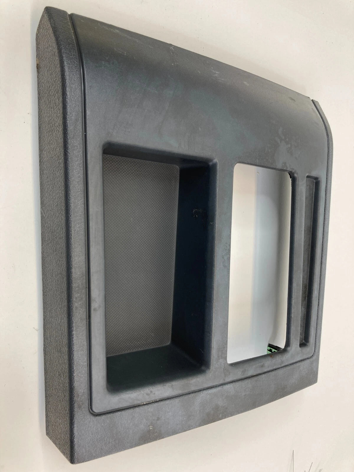 2007-2011 DODGE NITRO CENTER CONSOLE SHIFTER BEZEL TRIM W STORAGE 5KE561DVAC OEM