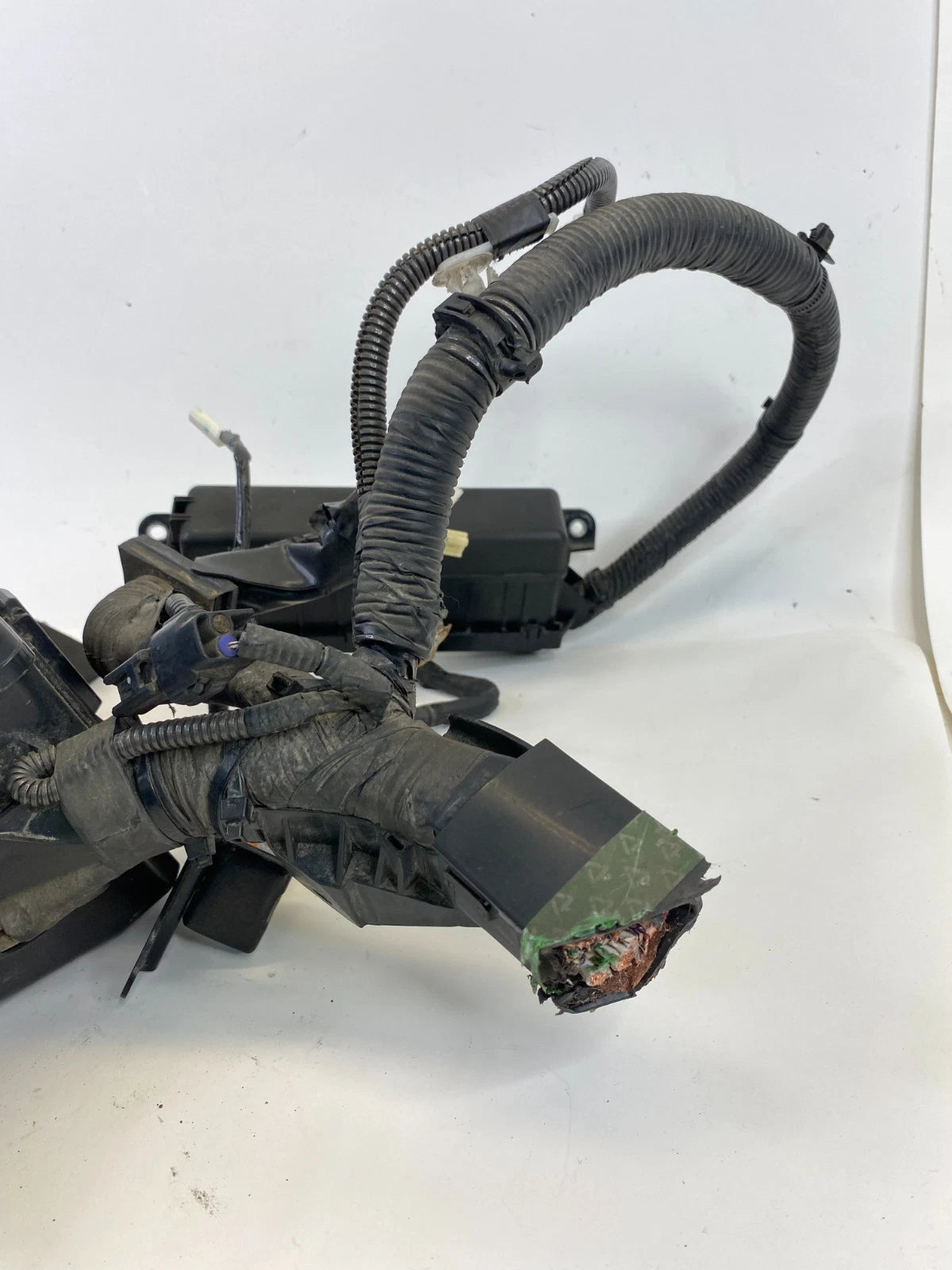 2004-2009 Toyota Prius 1.5L AT Engine Compartment Fuse Relay Box w Small Fuse