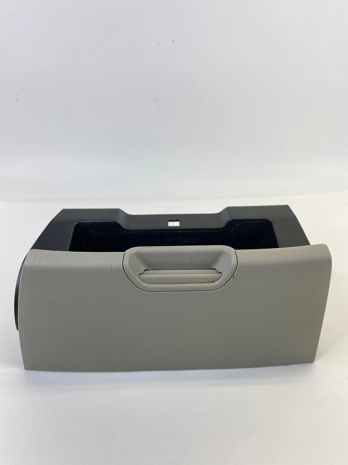 2003 2004 2005 2006 SUZUKI XL-7 CENTER DASH STORAGE COMPARTMENT 73840-50J1 OEM