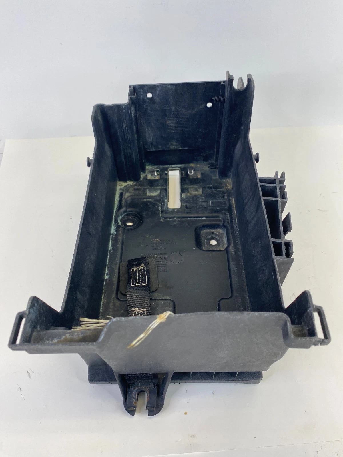 2010-2016 Buick LaCrosse 13-19 Cadillac XTS Battery Tray Compartment 20910580