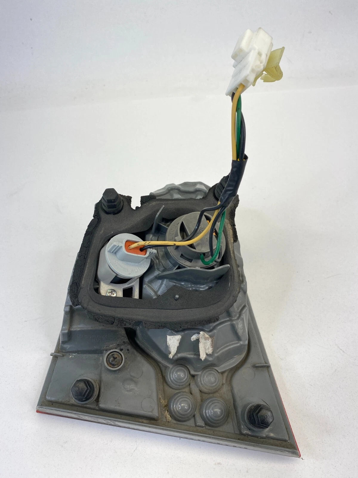 2010-2013 KIA FORTE LEFT SIDE INNER TAIL LIGHT TRUNK MOUNTED 92403-1M000 OEM