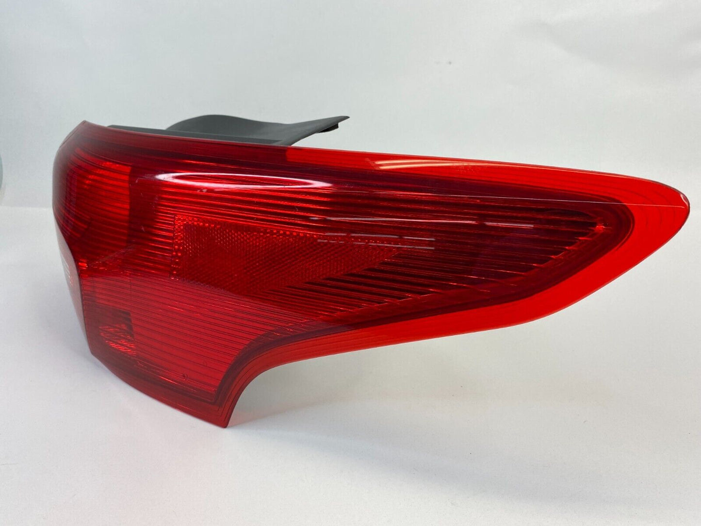 2015-2018 Ford Focus SE Sedan 2.0L 4-DR Right Tail Light Taillight F1EB-13404