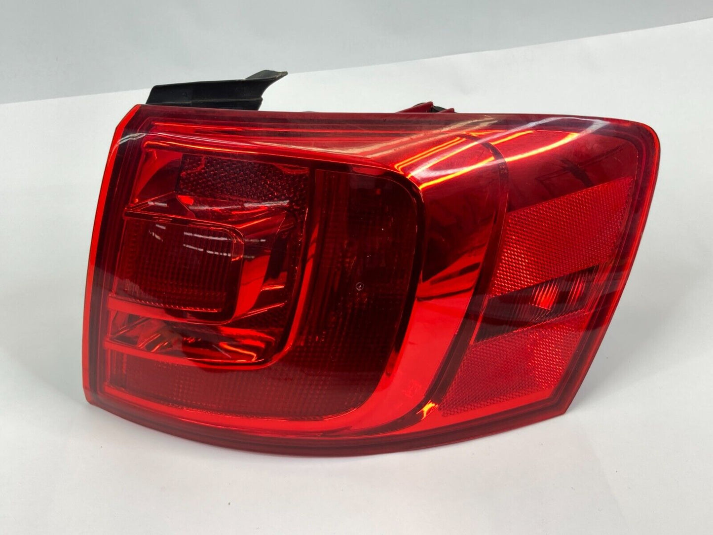 2011-2014 Volkswagen Jetta Sedan Rear Right Side Taillight Outer Tail Light Lamp