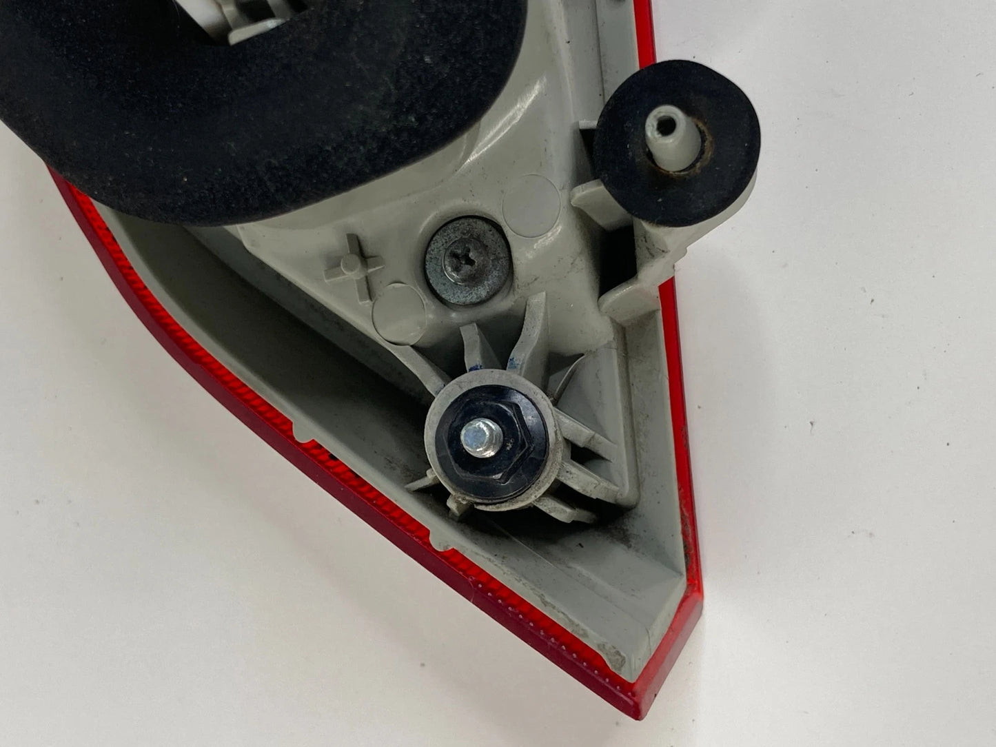 2011-2014 HYUNDAI SONATA TAIL LIGHT LAMP RIGHT PASSENGER INNER TRUNK 924043Q OEM