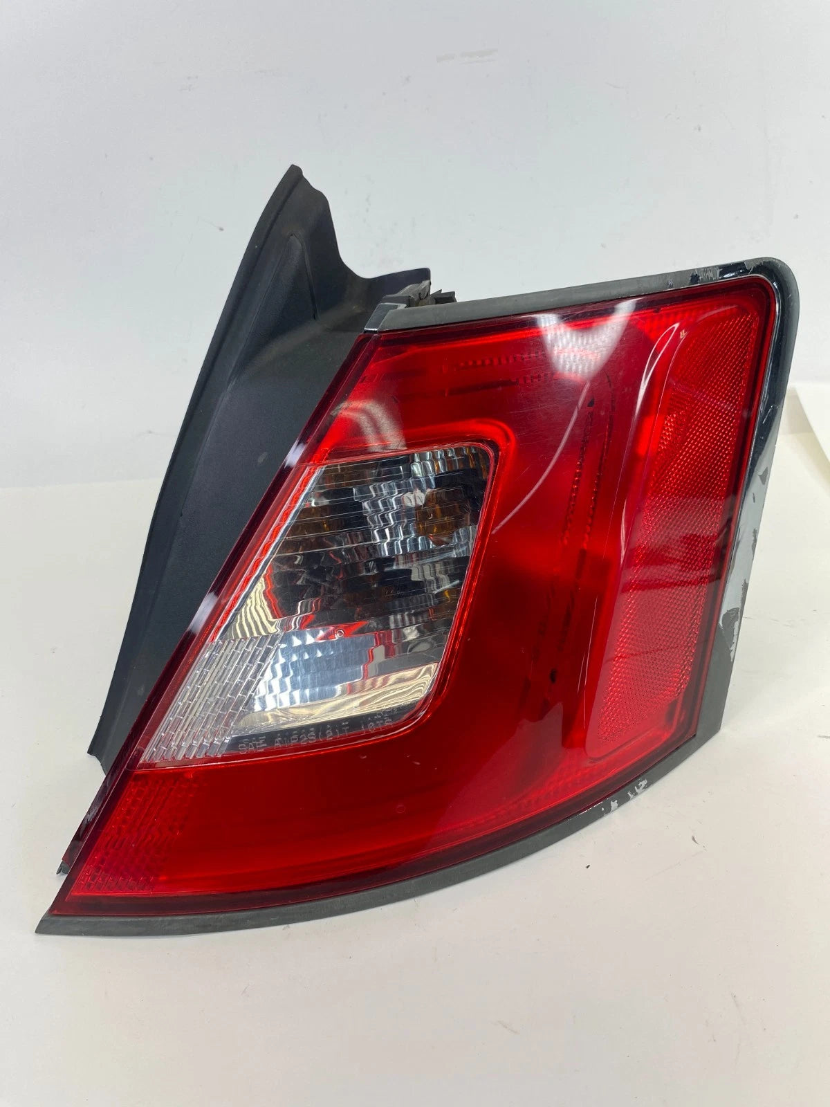 2010-2012 FORD TAURUS REAR RIGHT PASSENGER OUTER QUARTER TAIL LIGHT TAILLIGHT