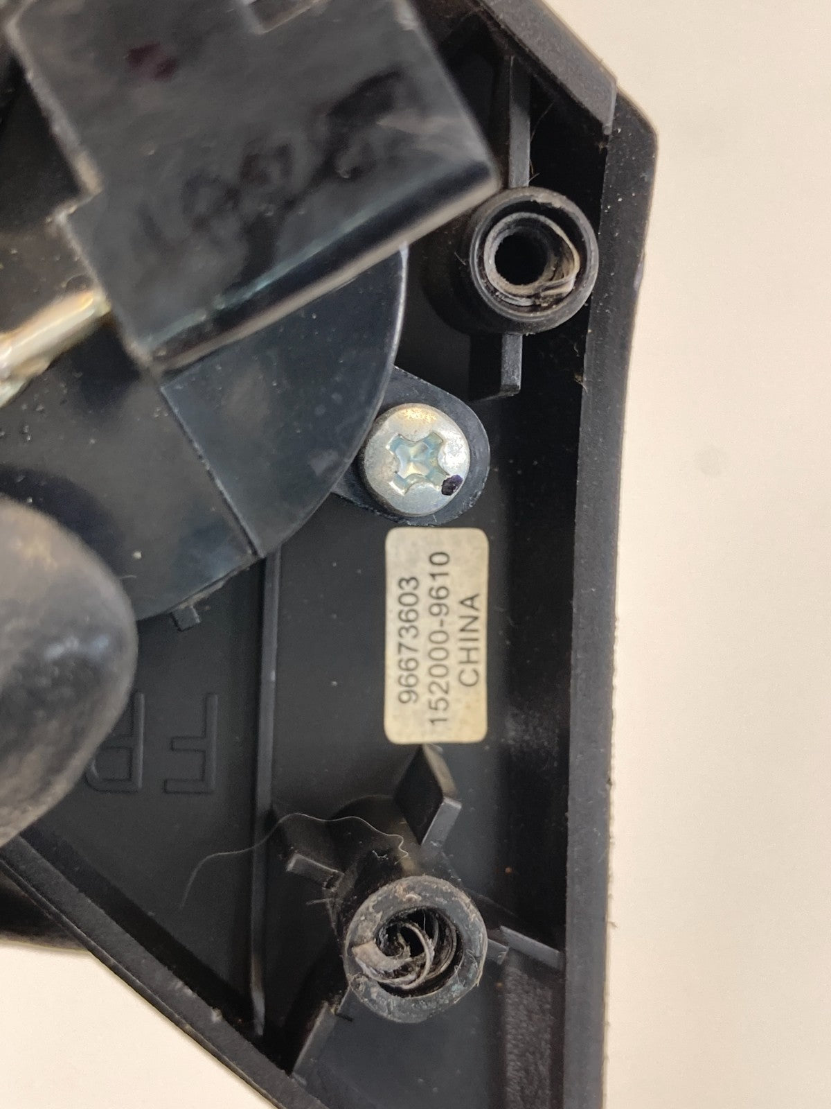 2012-2015 Chevrolet Captiva Sport Front Right Door Tweeter w/ Cover 96673603