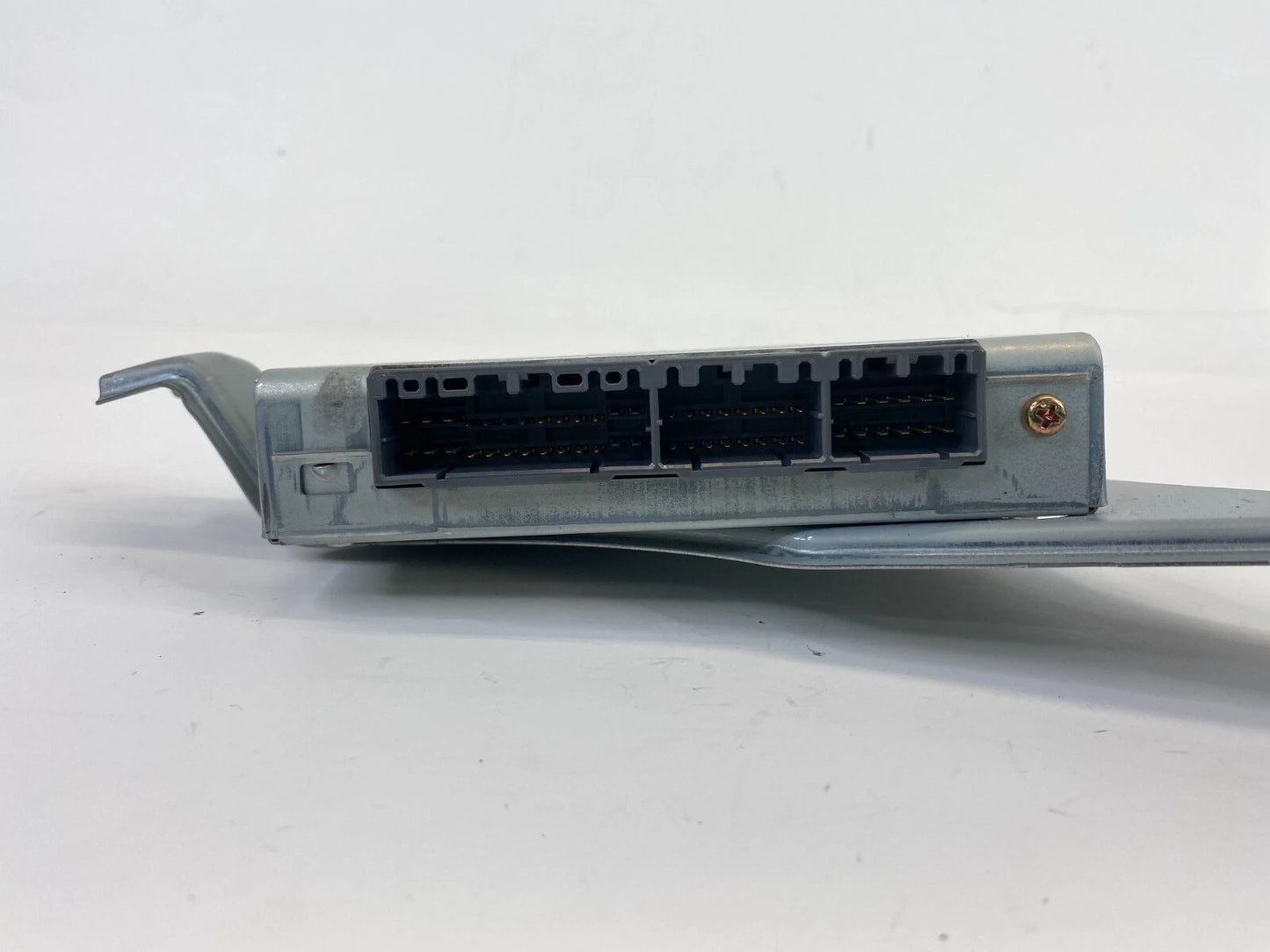 1999-2001 LEXUS ES300 3.0L ABS TRACTION COMPUTER CONTROL MODULE 89540-33270 OEM