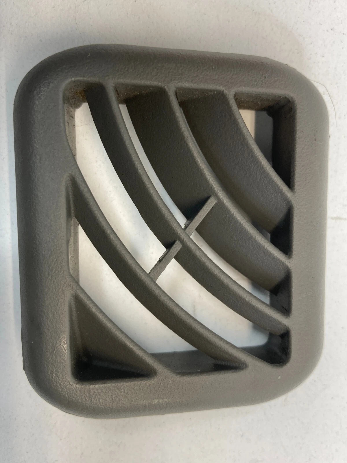 2002 2003 GMC ENVOY SUV 4DR CENTER CONSOLE REAR RIGHT AIR VENT DEFROSTER GRILLE