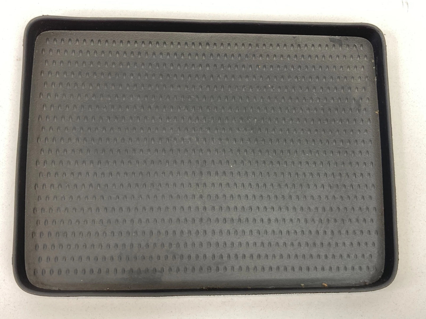 2010 10 DODGE CALIBER MAINSTREET DASH DASHBOARD STORAGE COMPARTMENT RUBBER MAT