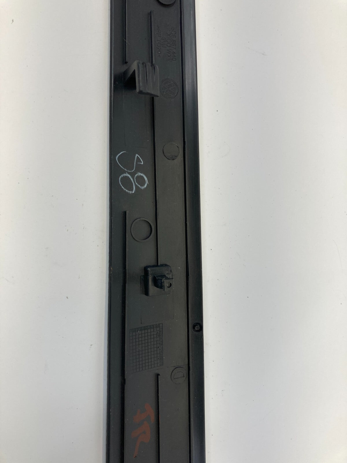 2011-2018 Volkswagen Jetta Front Right Side Door Panel Trim Molding 5C6-867-440