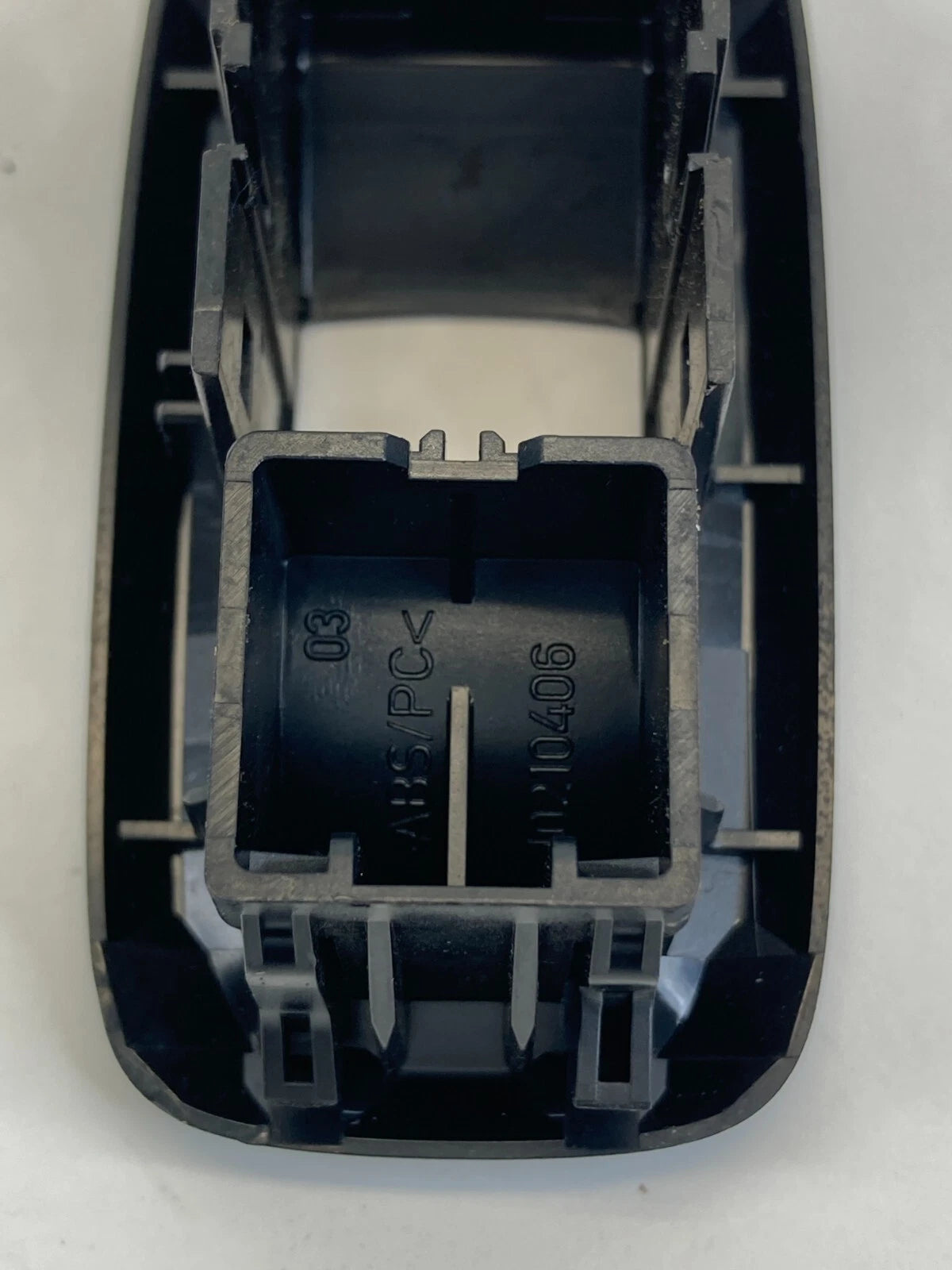 2014-2019 FORD FIESTA REAR RIGHT SIDE WINDOW SWITCH BEZEL TRIM COVER OEM