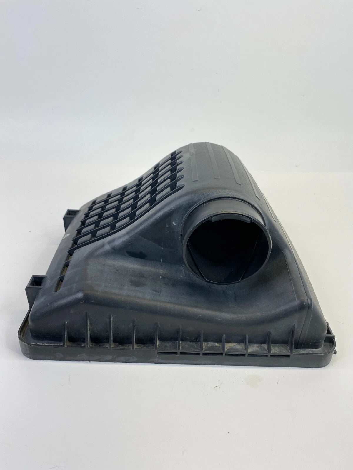 2011-2014 HYUNDAI SONATA 2.4L AT AIR INTAKE CLEANER BOX UPPER COVER TRIM OEM