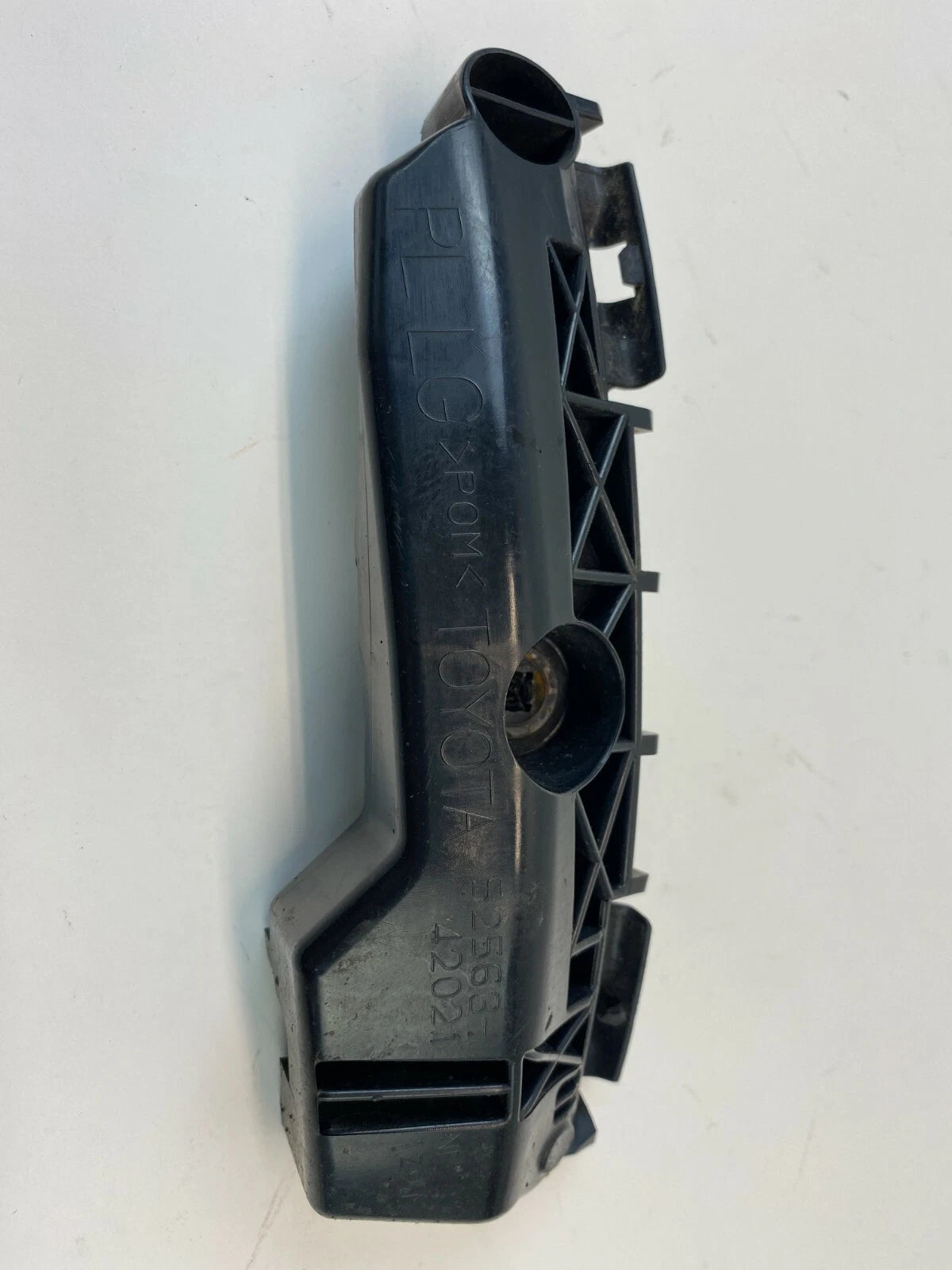 06-12 TOYOTA RAV4 REAR BUMPER LEFT UPPER RETAINER SUPPORT RAIL COVER52563-42021
