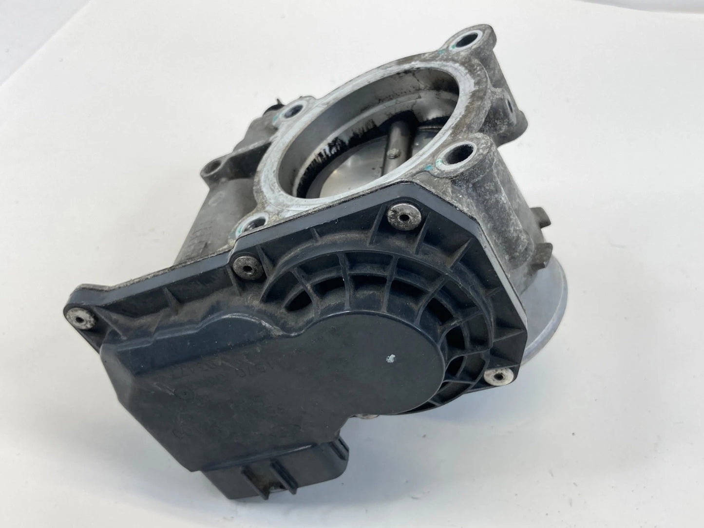 2013 13 Hyundai Elantra GT 1.8L Throttle Body Throttle Valve 35100-2E400 OEM