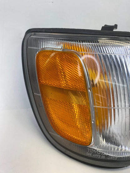 1997 1998 TOYOTA 4RUNNER FRONT RIGHT SIDE PARK SIGNAL MARKET LIGHT OEM