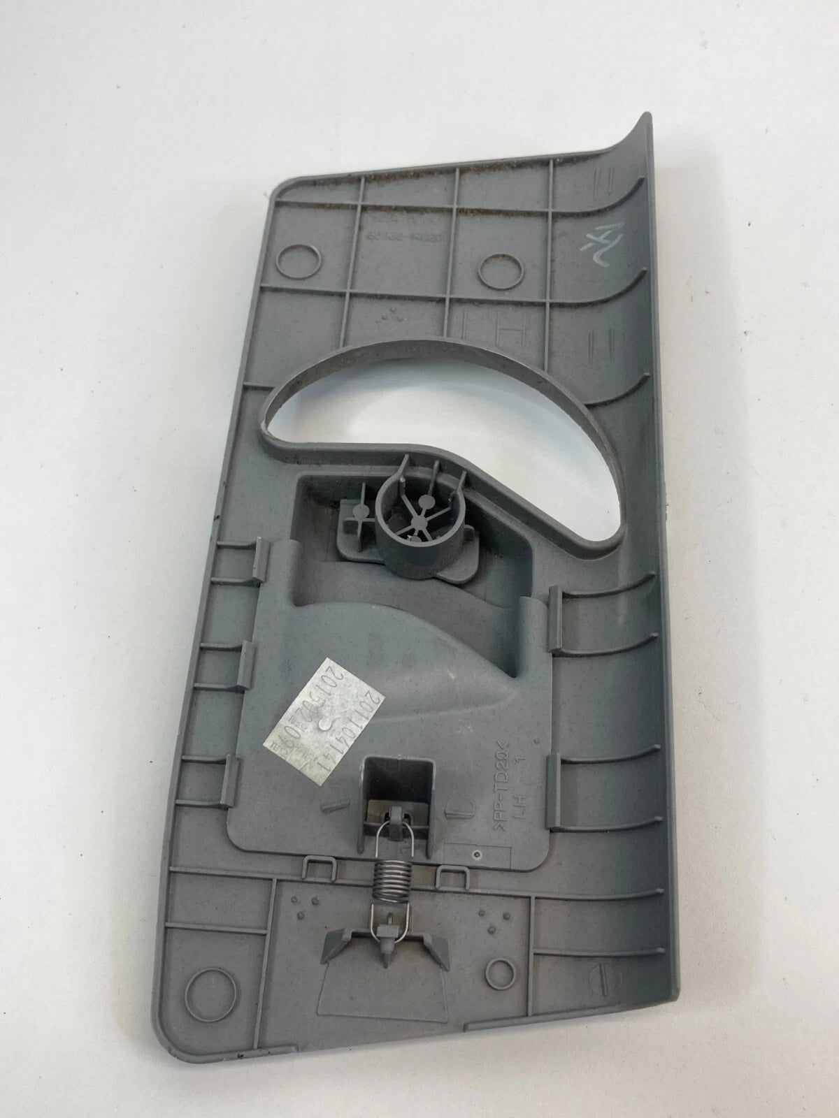 12-17 HYUNDAI ACCENT SEDAN 4-DR FRONT LEFT SEAT BELT ADJUSTER COVER 85832-1R020