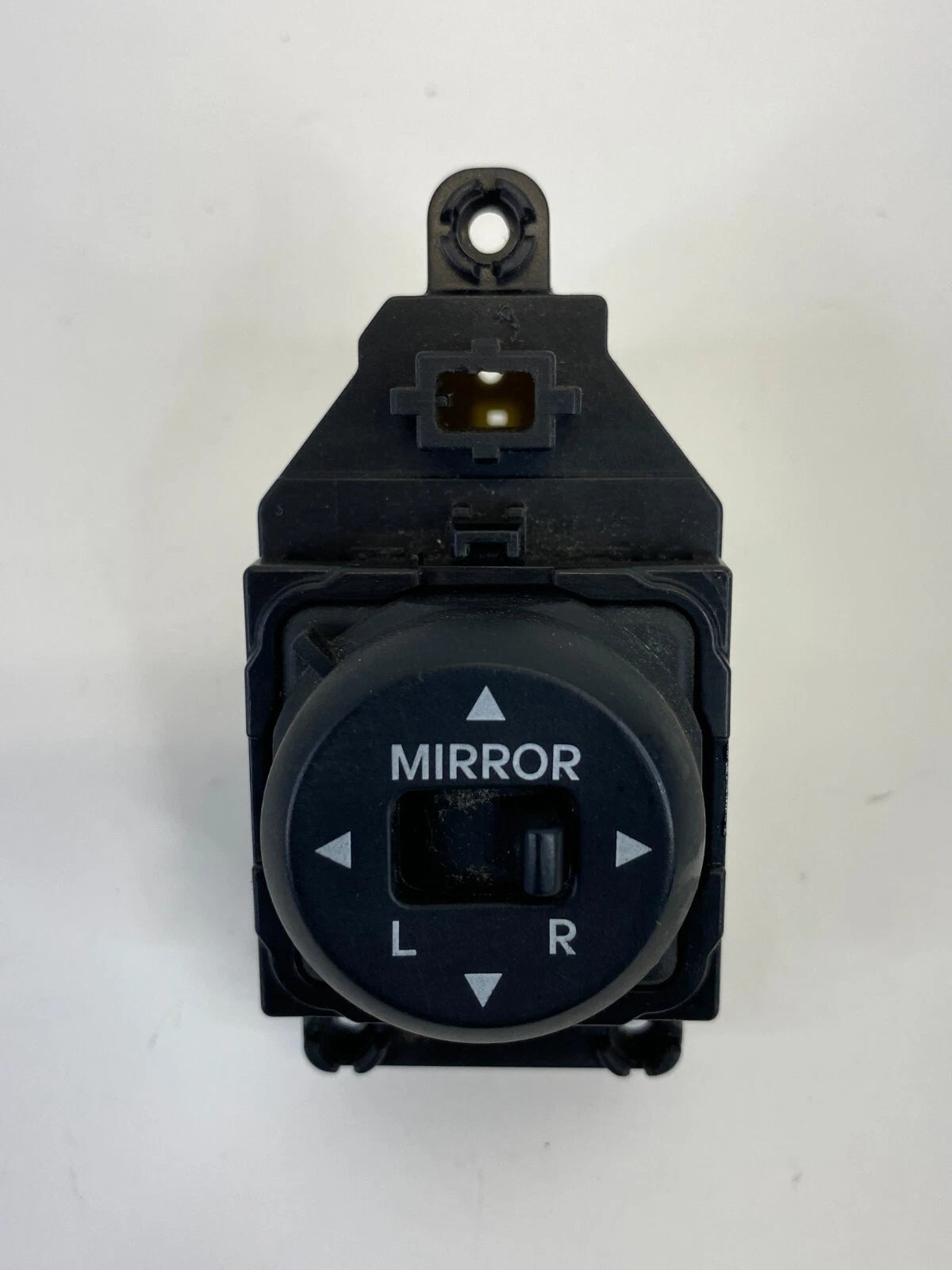 2012-2017 HYUNDAI ACCENT SIDE VIEW DOOR MIRROR CONTROL SWITCH 39F480-1110 OEM