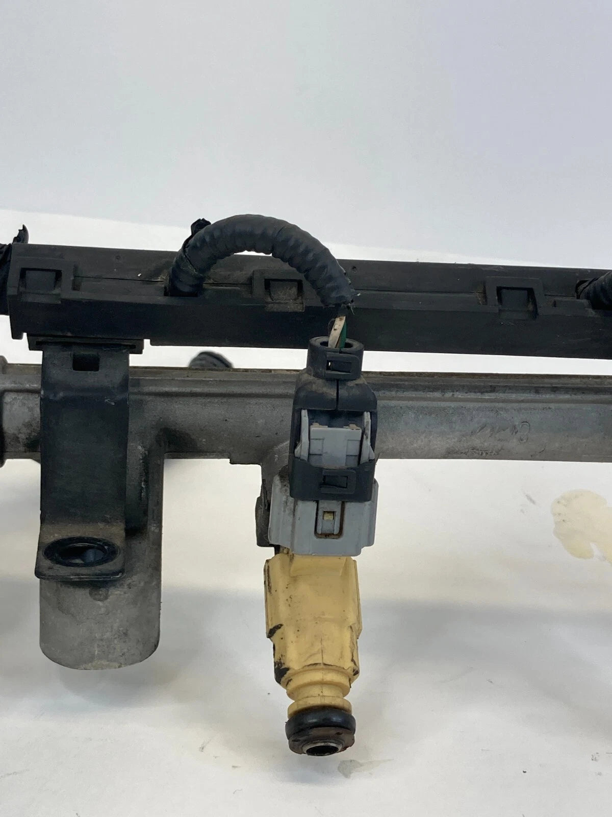 2005-2008 KIA SPORTAGE 2.0L L4 ENGINE FUEL RAIL INJECTION INJECTORS ASSY OEM